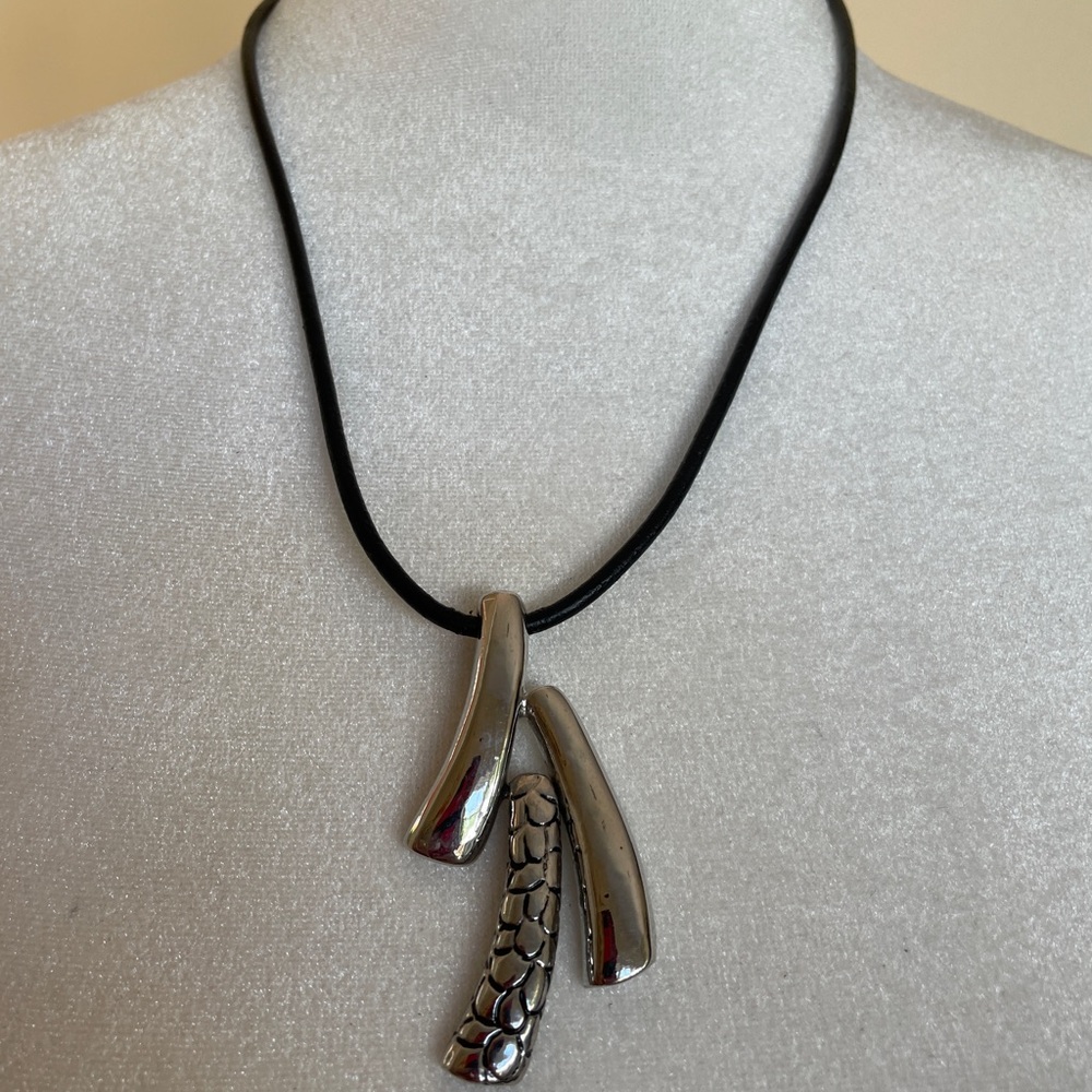 Chico's Necklace Silver-toned Black Cord 3 Geometric Hammered Prongs Adjustable